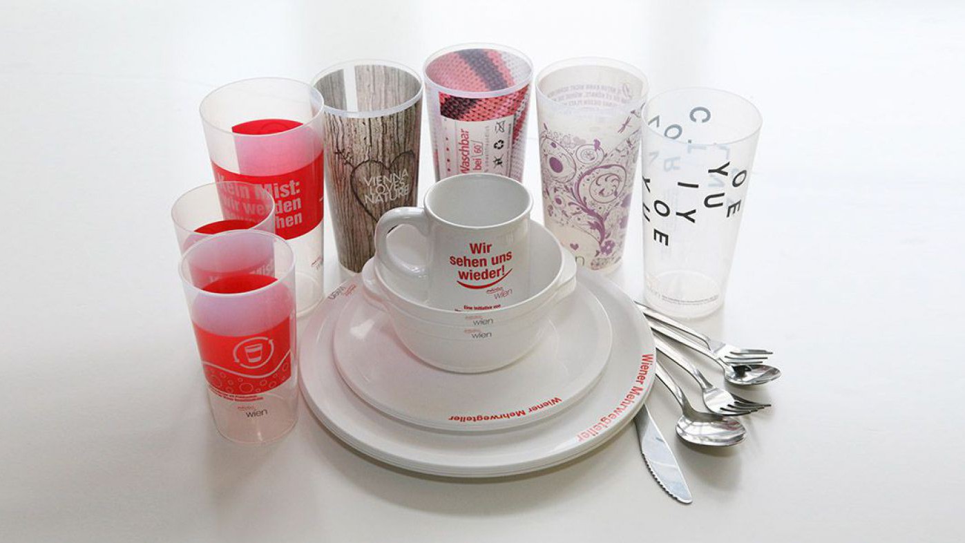 Mehrwegbecher und Geschirr