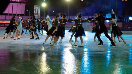 Wiener Eistraum Eisläuferinnen am Wiener Eistraum