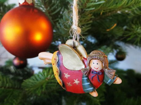 Weihnachtsanhänger auf Baum