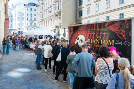 Musicalfest 2024 Menschen stehen beim Musicalfest in der Schlange